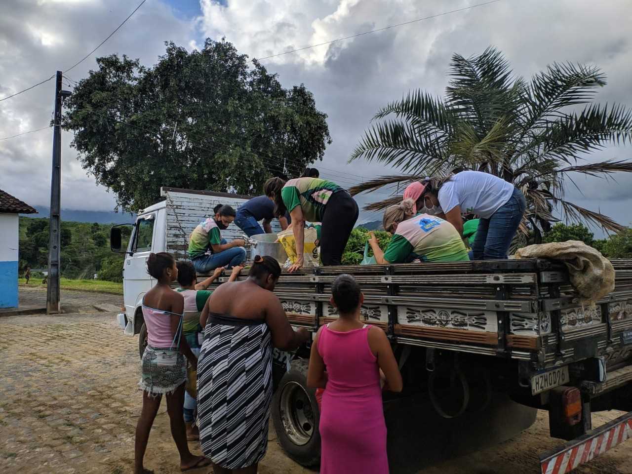 Camacã: Famílias carentes de Leoventura e Jacareci são comtempladas com alimentos do PAA e CONAB
